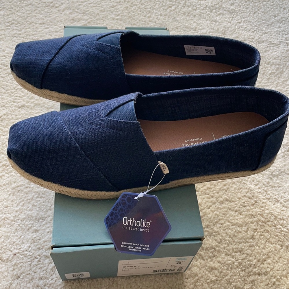 Classic Toms-Brand new!!!